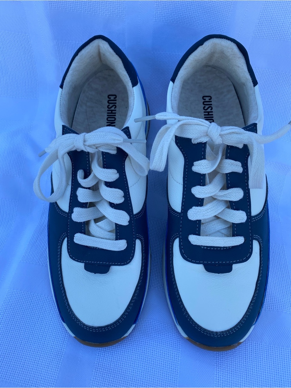 Cushionaire Women's White/Navy Sneakers, Size 8
